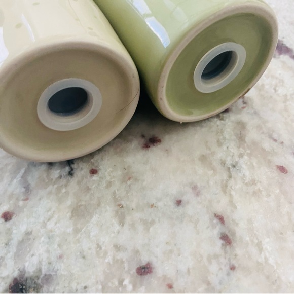 DARLING SPRING Ceramic Salt & Pepper Shakers Green Polka Dots Original Box - Picture 6 of 9